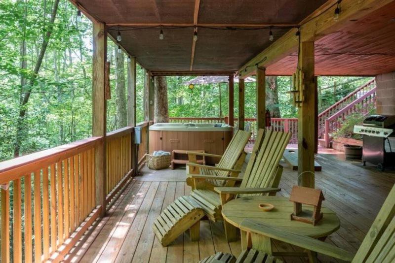 Mountain Spirit Cabin - Fireplace And Hot Tub Villa Blue Ridge Room photo