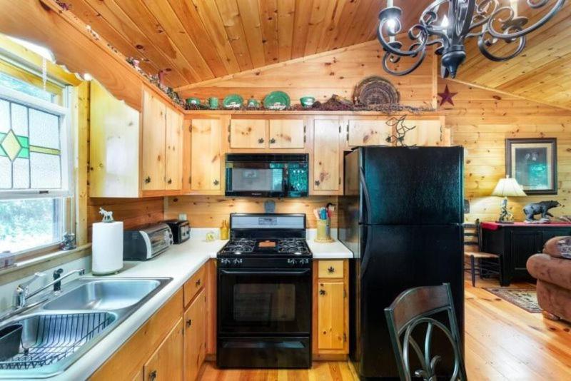 Mountain Spirit Cabin - Fireplace And Hot Tub Villa Blue Ridge Exterior photo