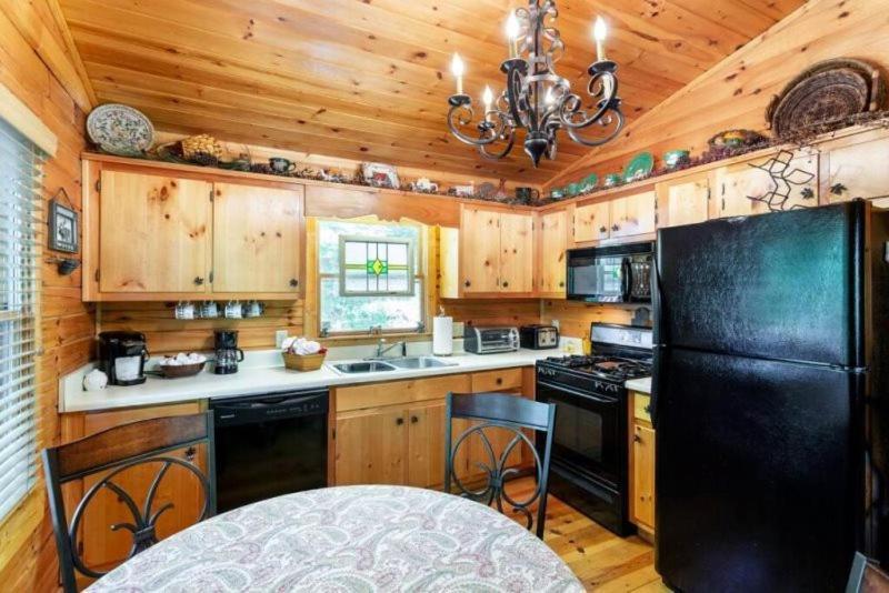 Mountain Spirit Cabin - Fireplace And Hot Tub Villa Blue Ridge Exterior photo