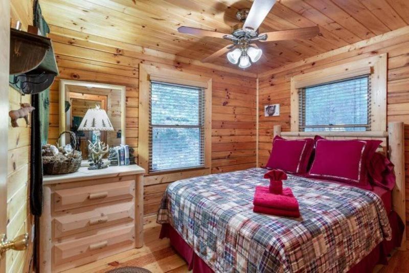 Mountain Spirit Cabin - Fireplace And Hot Tub Villa Blue Ridge Exterior photo